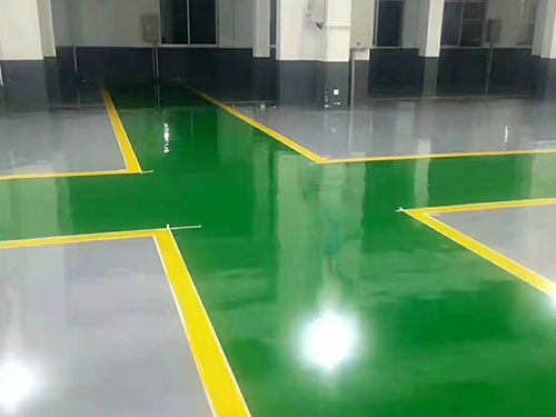 下面介紹環(huán)氧地坪施工過程中正確的攪拌方法。